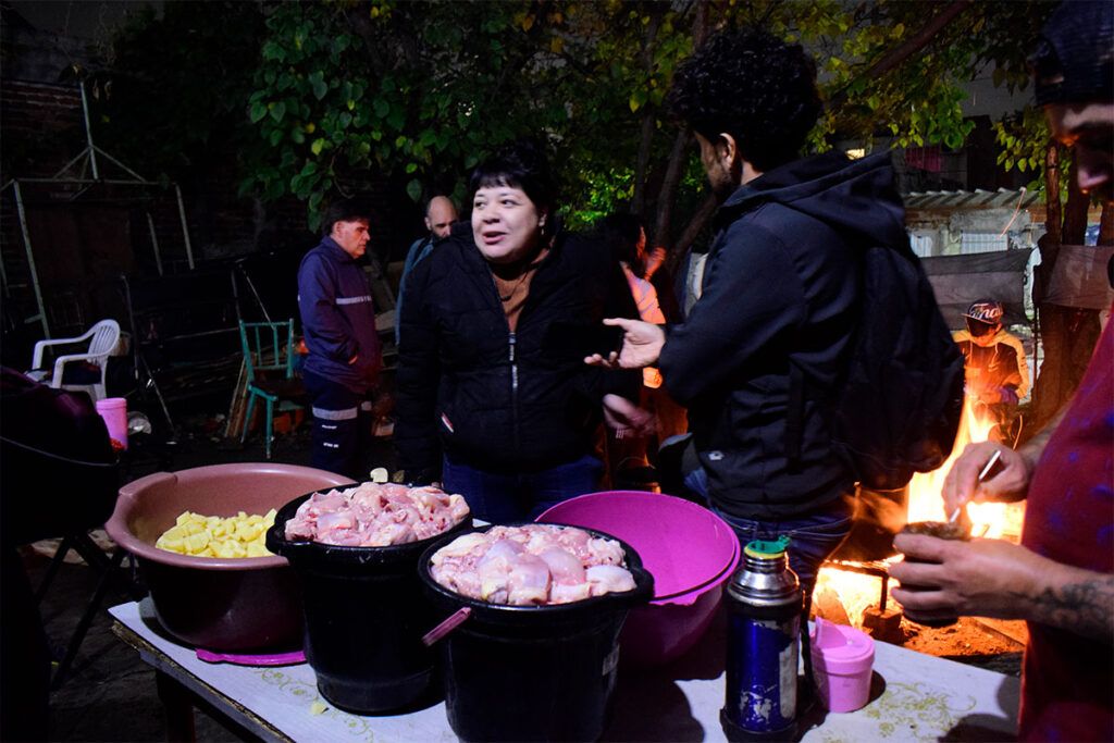 Olla popular en la casa de Diego: “Milei es hambre”
