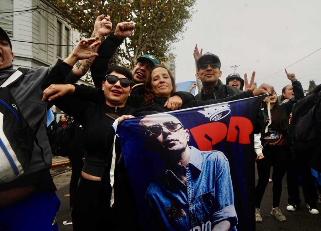 El mensaje de Viru tras la muerte del Indio Solari: “A la rebeldía no se renuncia” 2 El mensaje de Viru tras la muerte del Indio Solari: “A la rebeldía no se renuncia”