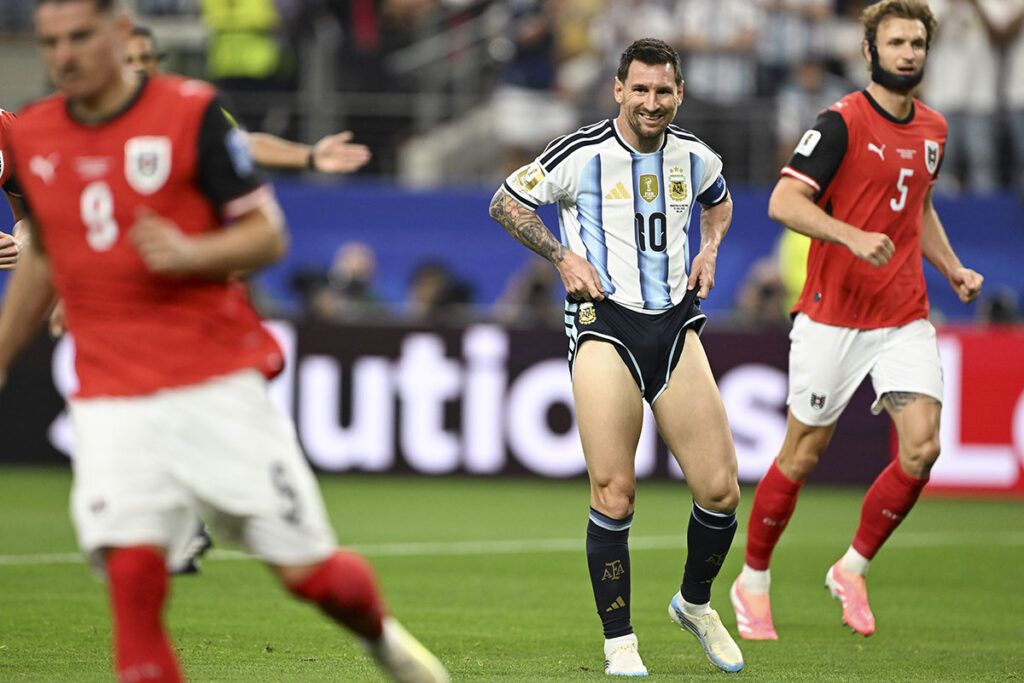La Argentina avanza en Dallas con un rodeo de Messi 2 La Argentina avanza en Dallas con un rodeo de Messi