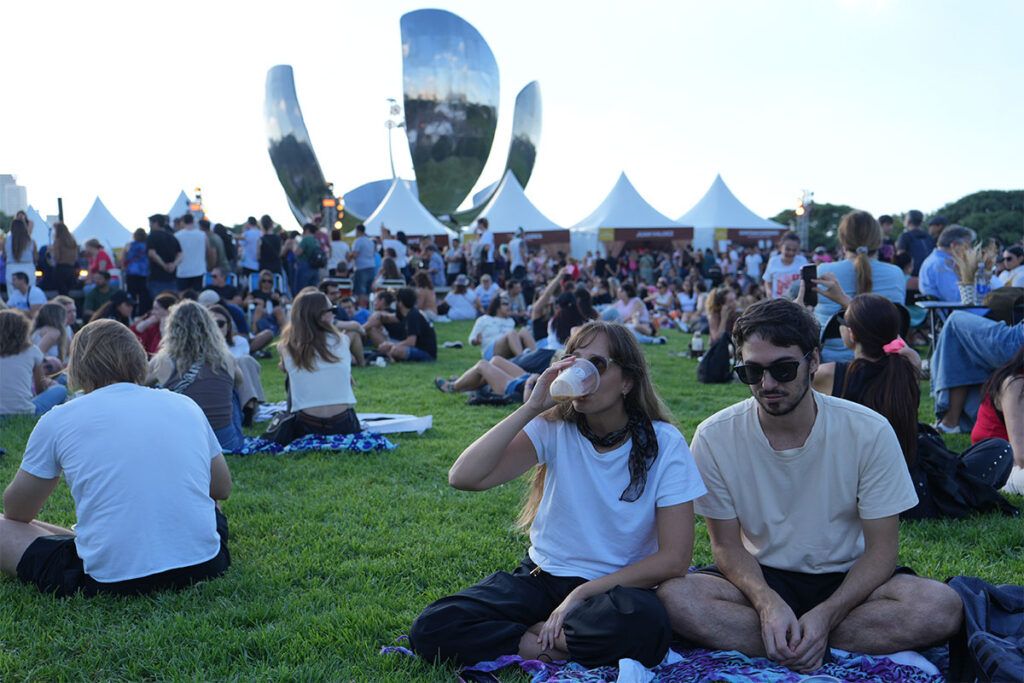 Buenos Aires se reinventa: los desafíos a futuro de una población envejecida, con menos nacimientos y más hogares unipersonales