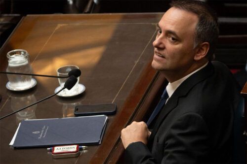 Cómo se negocia la supervivencia del jefe de Gabinete