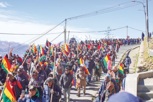 En Bolivia, la COB accede a un acuerdo y el gobierno responde con el estado de excepción