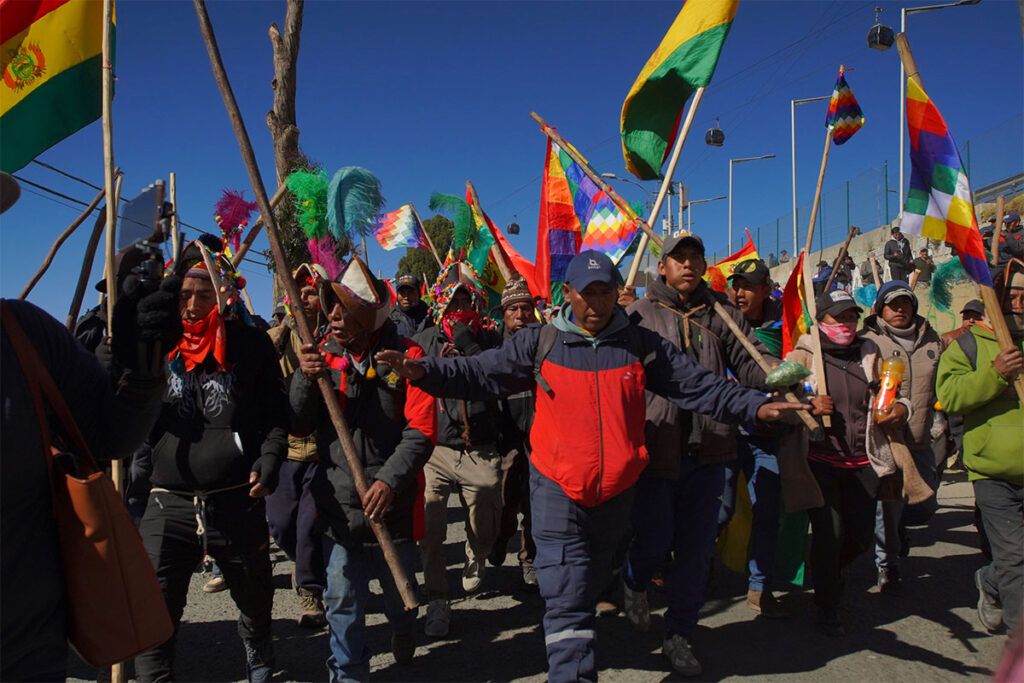 En Bolivia, la COB accede a un acuerdo y el gobierno responde con el estado de excepción