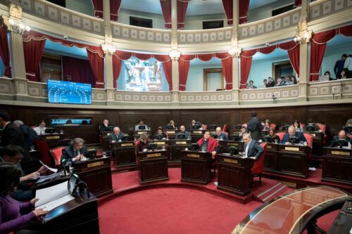 Cruces, reproches y micrófonos cortados: la interna peronista se coló también en la primera sesión del Senado bonaerense