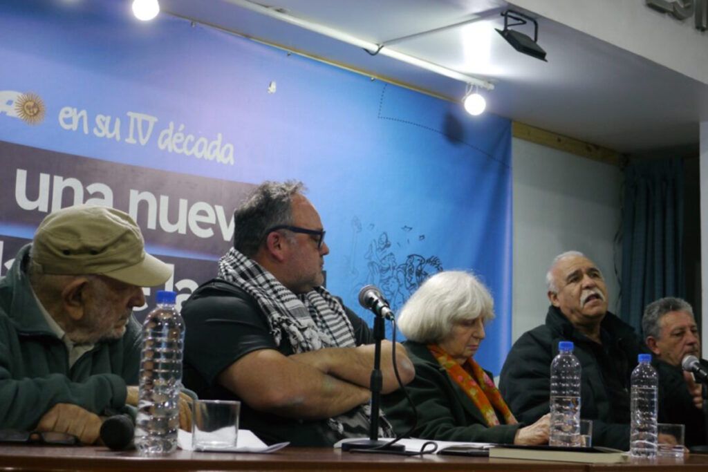 Carlos Aznárez: “Mi madre me hablaba de Perón y Evita, como los únicos que se acordaron de los pobres” 3 Carlos Aznárez: “Mi madre me hablaba de Perón y Evita, como los únicos que se acordaron de los pobres”