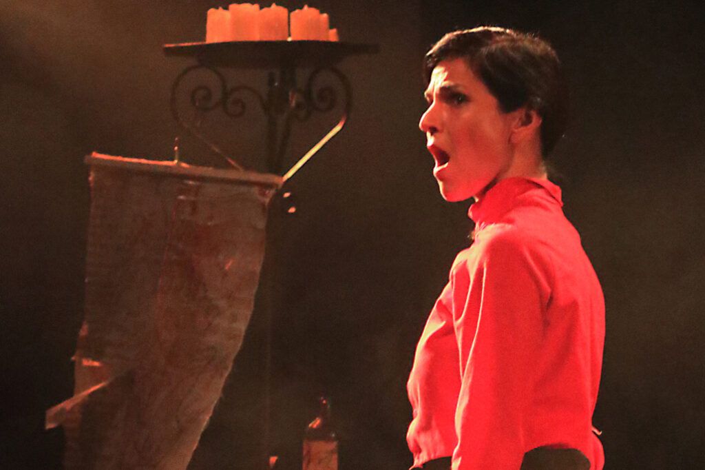 De Edgar Allan Poe a Juan José Castelli: el inesperado viaje teatral de Juan Manuel Correa