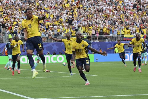 Ecuador y una remontada inolvidable para vencer 2 a 1 Alemania y seguir en el Mundial