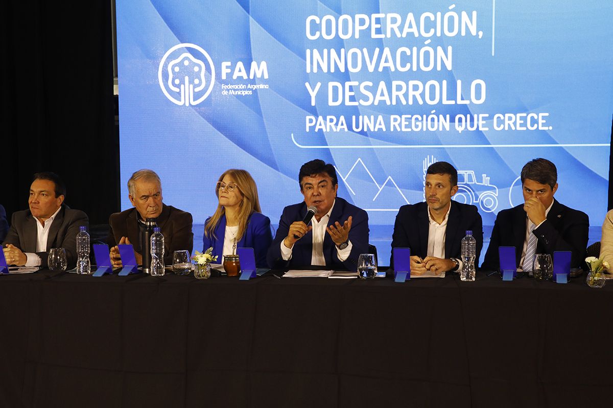Con Magario, intendentes de Santa Fe, Córdoba y Entre Ríos solicitaron una “agenda federal” y defender las autonomías municipales