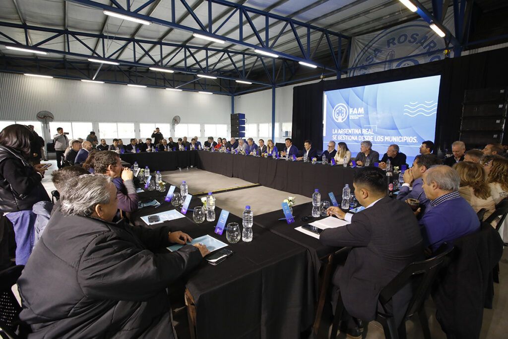 Con Magario, intendentes de Santa Fe, Córdoba y Entre Ríos solicitaron una “agenda federal” y defender las autonomías municipales 2 Con Magario, intendentes de Santa Fe, Córdoba y Entre Ríos solicitaron una “agenda federal” y defender las autonomías municipales