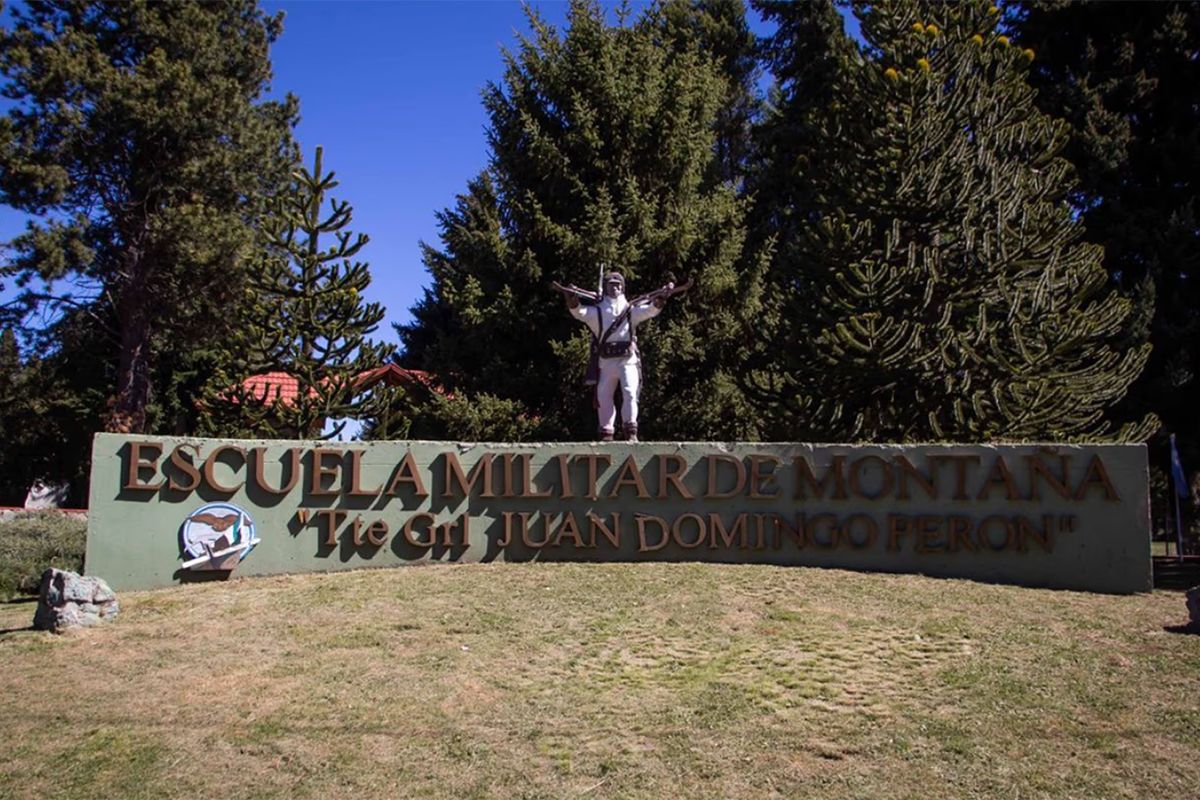 Retiran el nombre Perón de la Escuela Militar de Bariloche