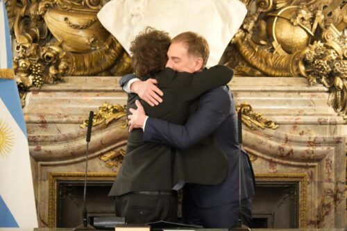 Santilli asumió como jefe de gabinete con Adorni en primera fila, un fuerte apoyo del PRO y de los gobernadores «amigos»