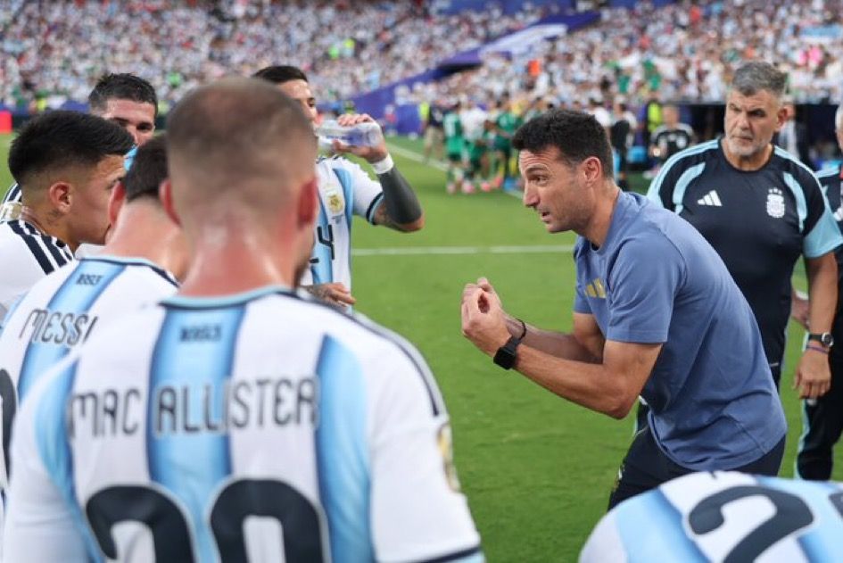 Scaloni, sobre los tres goles de Messi: “Sin palabras, lo que diga está de más” 4 Scaloni, sobre los tres goles de Messi: “Sin palabras, lo que diga está de más”