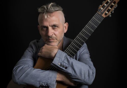 Alejandro Bordas: de Los Amados a su primer disco solista, la guitarra de siete cuerdas y por qué el tango sigue vivo pese a no ser masivo