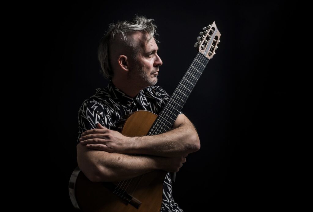 Alejandro Bordas: de Los Amados a su primer disco solista, la guitarra de siete cuerdas y por qué el tango sigue vivo pese a no ser masivo
