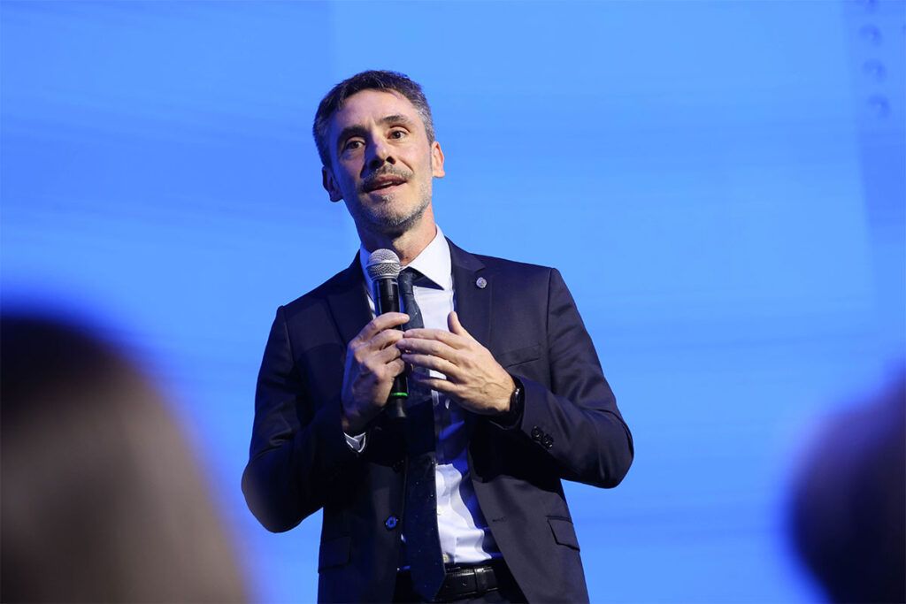 Nuevas estrategias para hacer crecer a las industrias culturales y creativas 1 Nuevas estrategias para hacer crecer a las industrias culturales y creativas