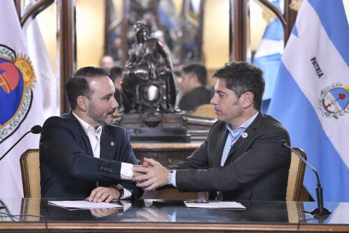 En Corrientes, Kicillof se reunió con el gobernador Valdés y tendió puentes con  gremialistas e intendentes