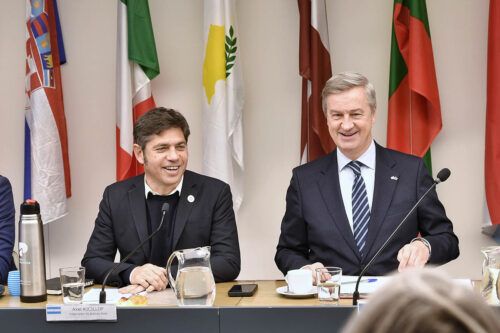 Kicillof se reunió con el embajador de la Unión Europea en busca de inversiones y suma fotos al álbum internacional