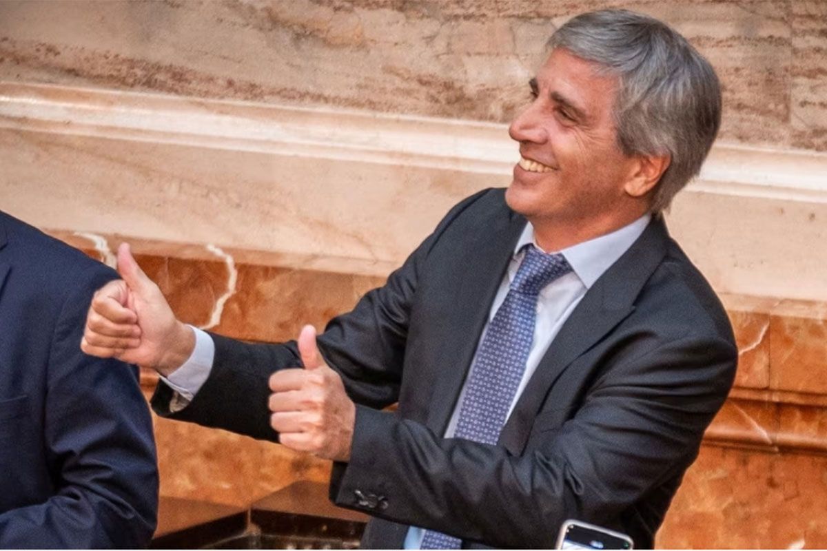 La baja del riesgo país ilusiona al gobierno para afrontar el muro de vencimientos de 2027