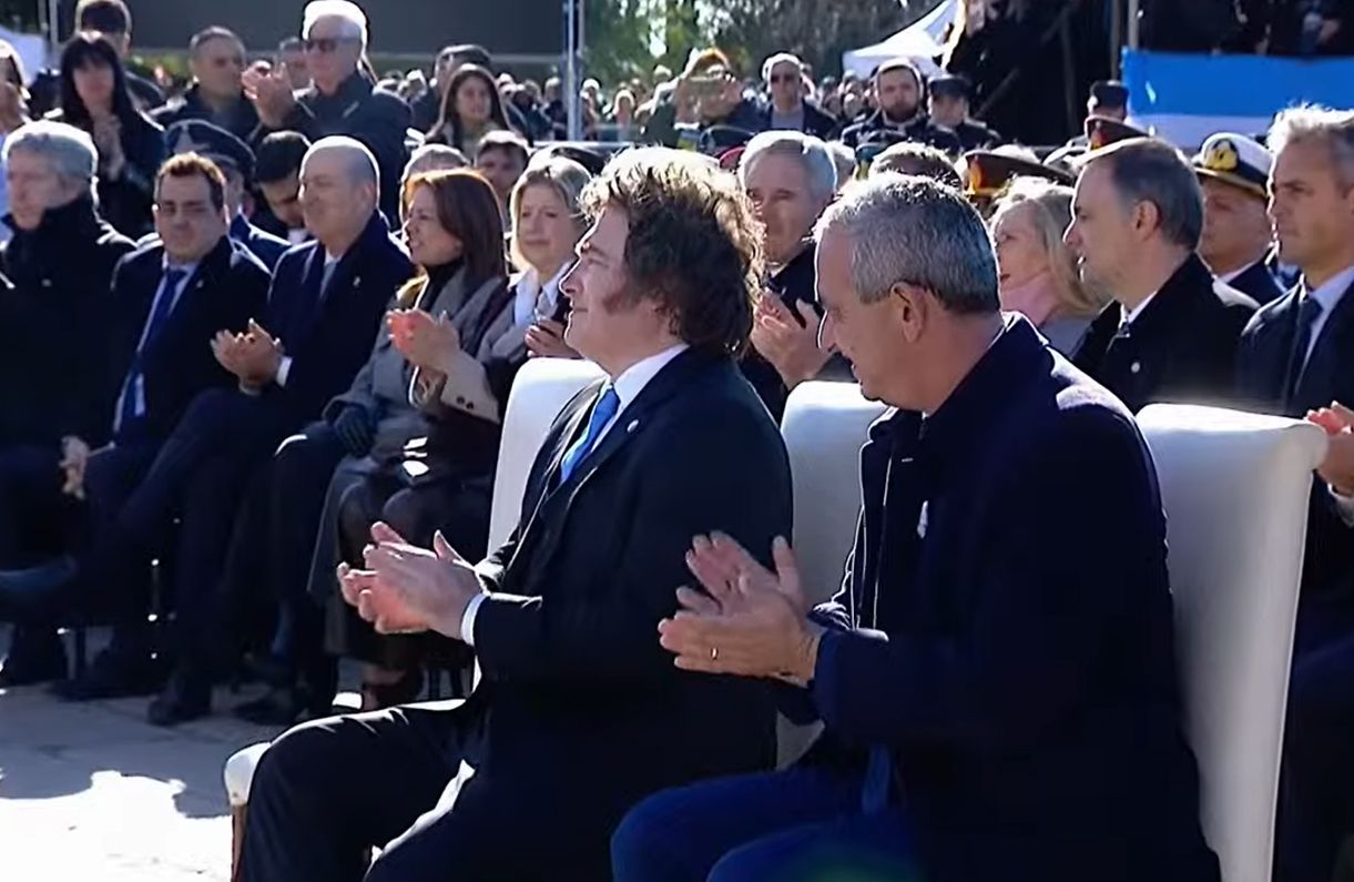 Acto con tensión: el desplante de Villarruel, el apoyo a Adorni y la comparación de Milei con Belgrano