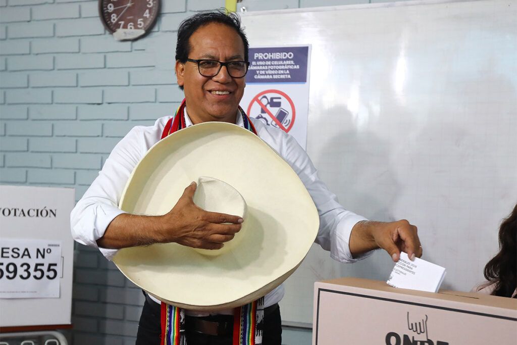 Perú: solo 4533 votos, en más de 20 millones, le dan la victoria a la derecha: ¿será definitiva? 3 Perú: solo 4533 votos, en más de 20 millones, le dan la victoria a la derecha: ¿será definitiva?