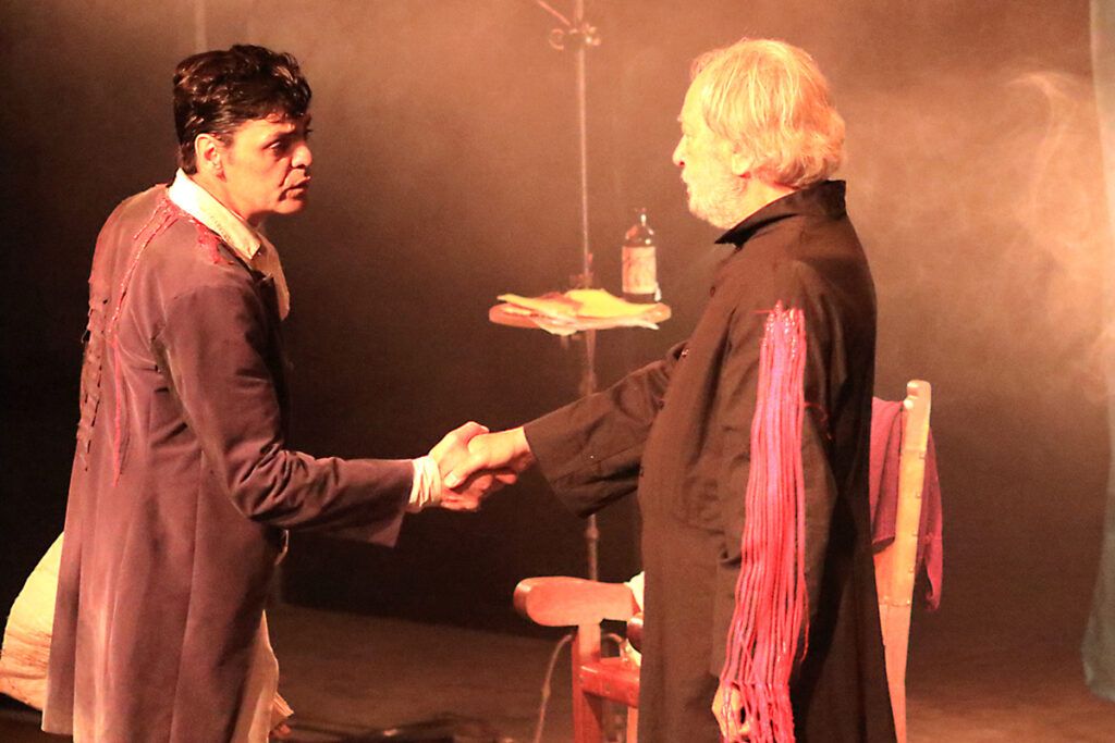 De Edgar Allan Poe a Juan José Castelli: el inesperado viaje teatral de Juan Manuel Correa
