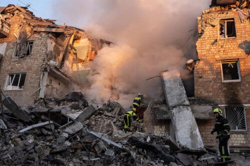 Rusia bombardeó Kiev y otras dos ciudades en represalia al ataque a un colegio en Lugansk