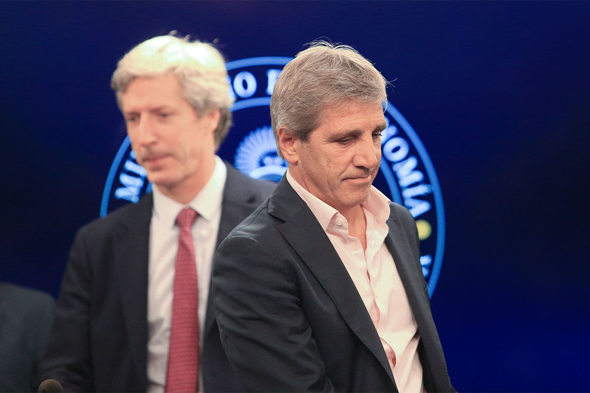 Jugosas comisiones y tasas más altas: la verdadera cara del préstamo de los bancos internacionales al gobierno