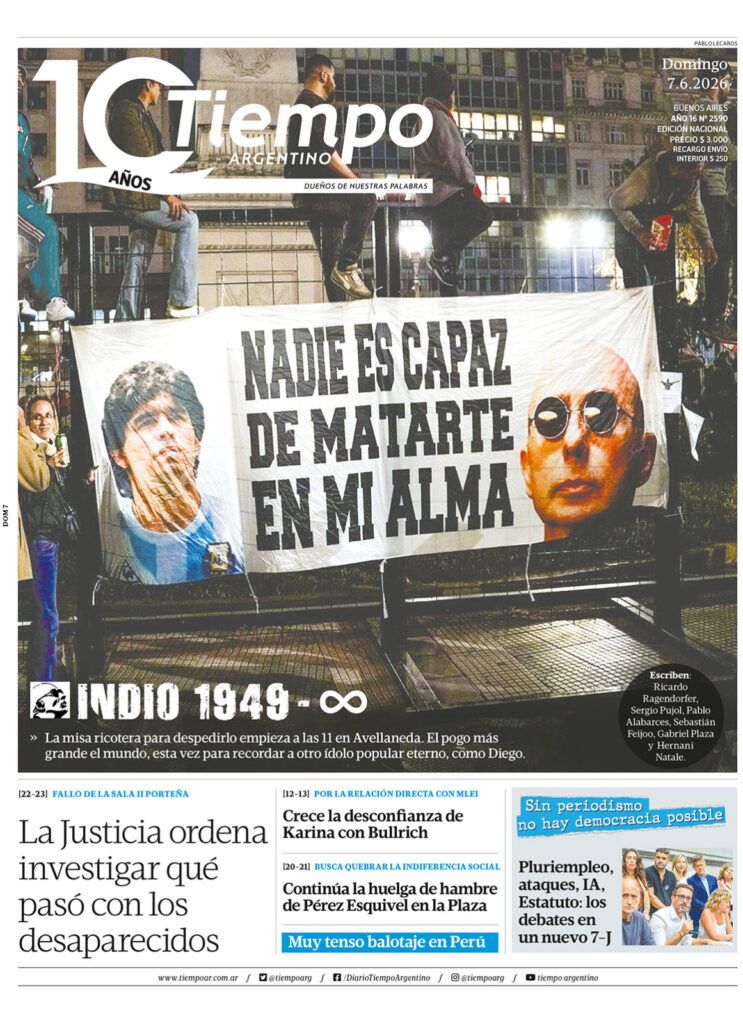 Despedida eterna: miles de personas en el velatorio del Indio Solari en Avellaneda 2 Despedida eterna: miles de personas en el velatorio del Indio Solari en Avellaneda