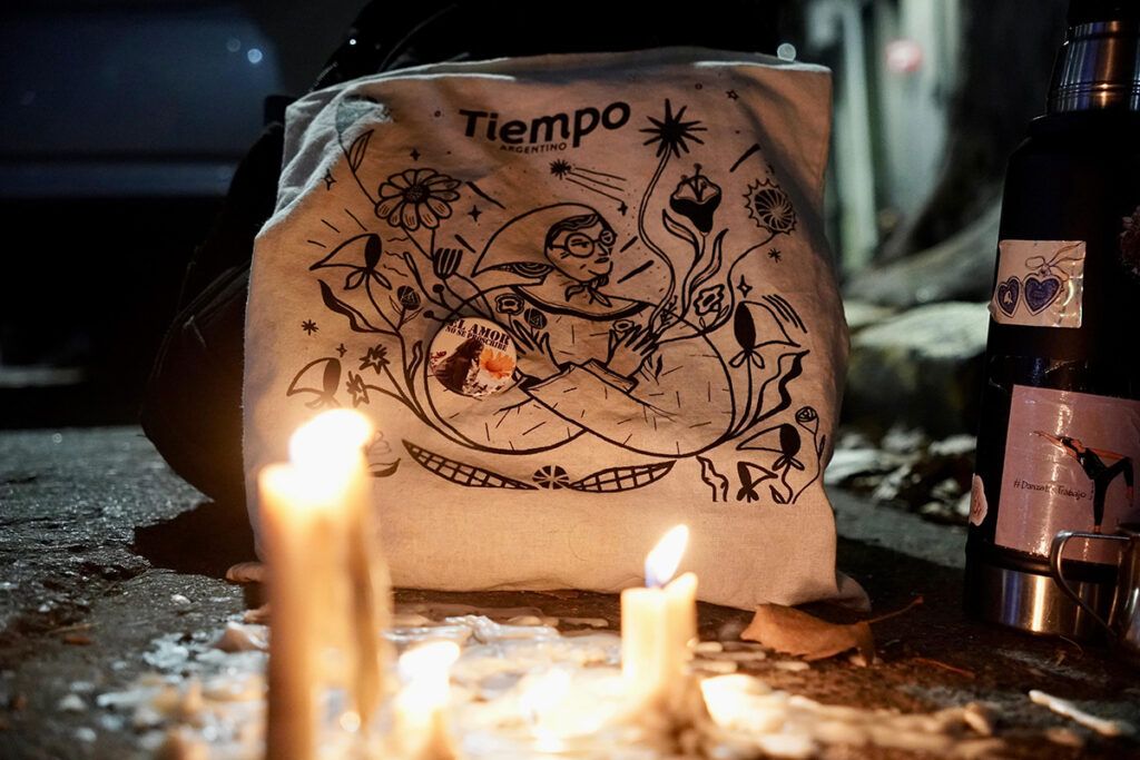 Taty presente: miles de personas despiden a la histórica Madre de Plaza de Mayo 5 Taty presente: miles de personas despiden a la histórica Madre de Plaza de Mayo