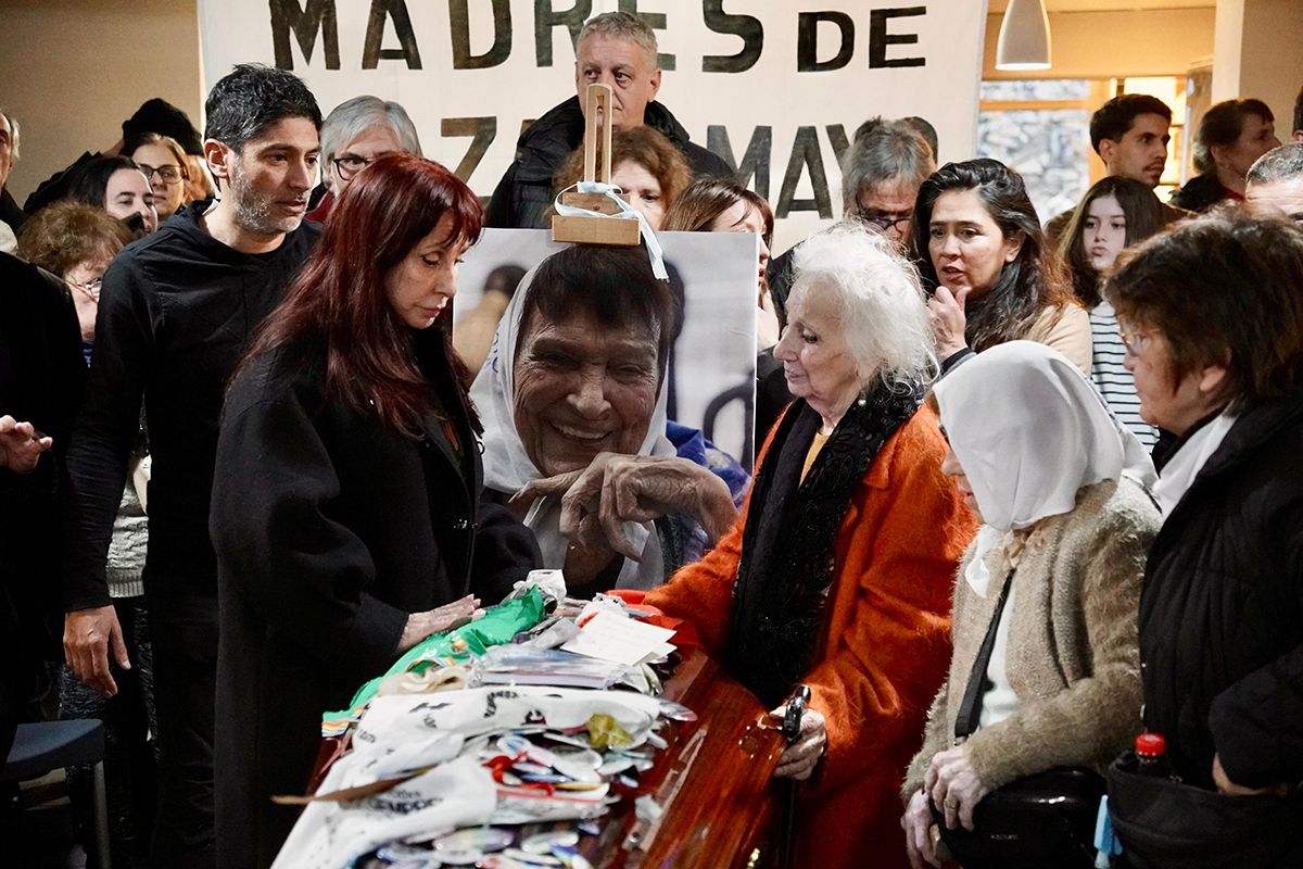 Taty presente: miles de personas despiden a la histórica Madre de Plaza de Mayo