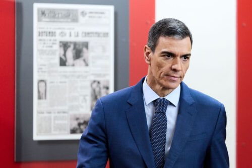 Pedro Sánchez está contra las cuerdas, pero da pelea