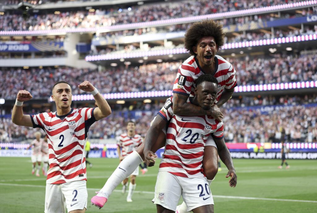 Fútbol en la cancha, UFC en la Casa Blanca 4 Mundial de fútbol 2026 Estados Unidos vence a Paraguay