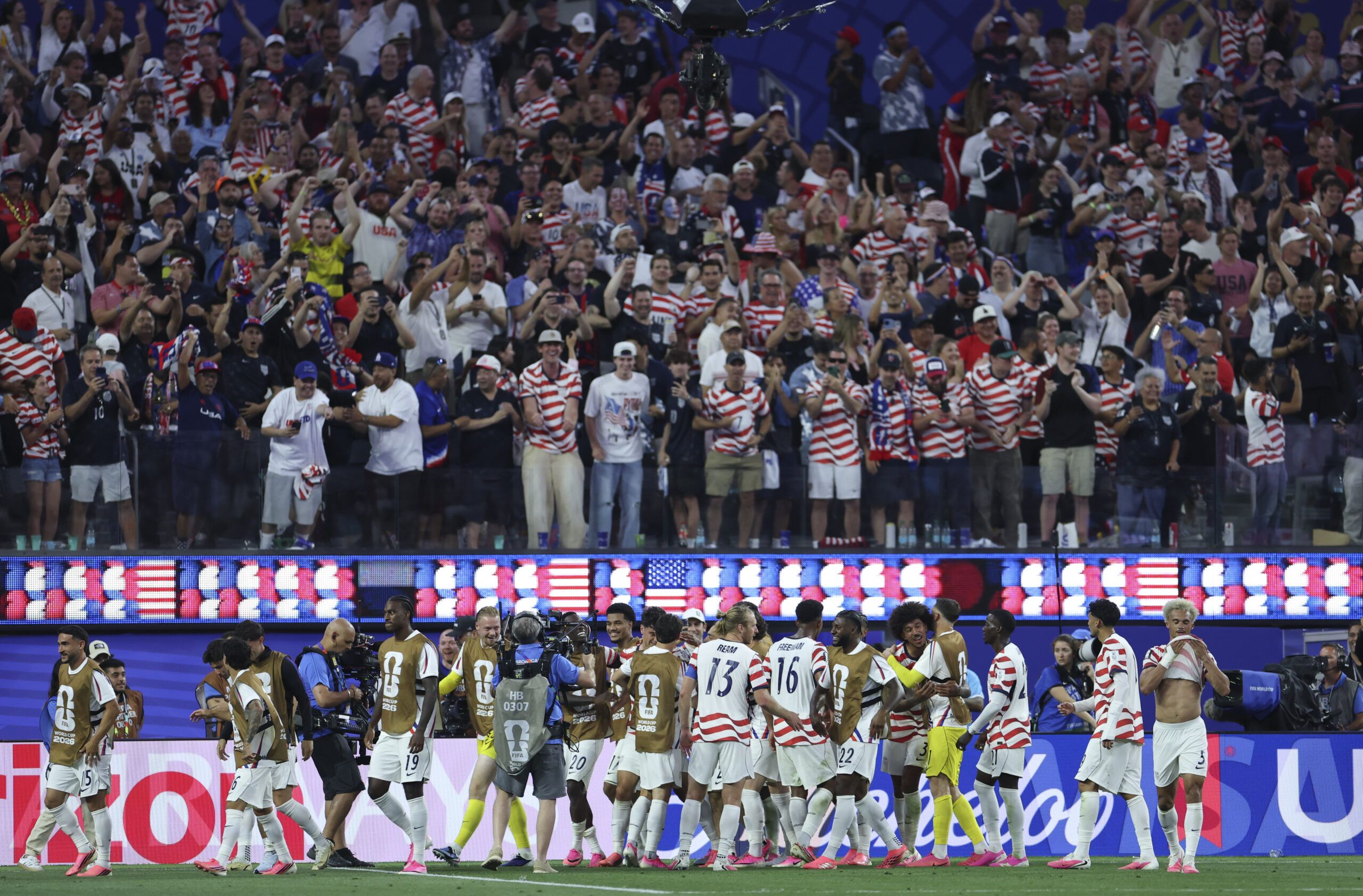 Estados Unidos demolió a Paraguay: la charla Trump-Pochettino y los famosos en las tribunas