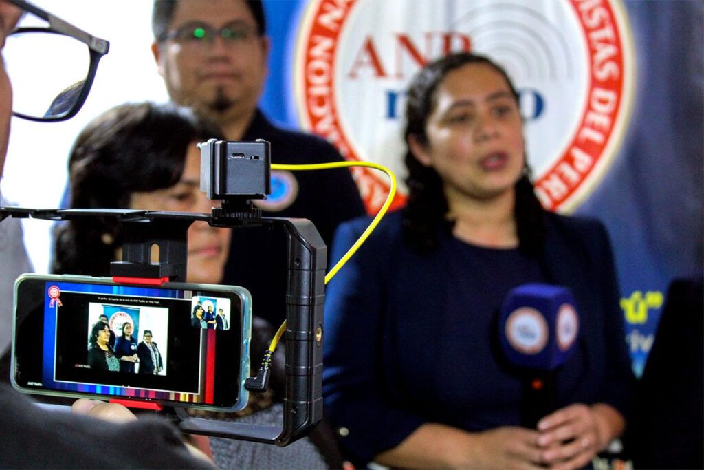 Zuliana Lainez: “Desmantelar los medios públicos siempre es un foco de la extrema derecha” 2 Zuliana Lainez: “Desmantelar los medios públicos siempre es un foco de la extrema derecha”