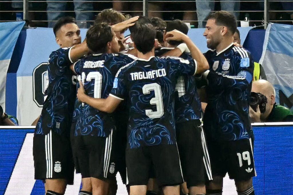 En la Argentina juegan todos y siempre hay un gol de Messi