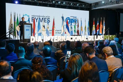 Ante empresarios de todo el país, Kicillof aseguró que el modelo de Milei «destruye a las pymes»