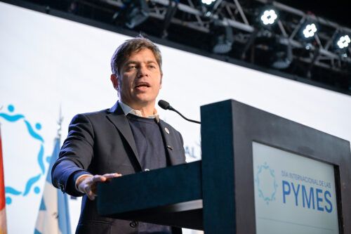 El gobierno de Kicillof cerró un nuevo acuerdo paritario: docentes y estatales aceptaron la suba del 7%