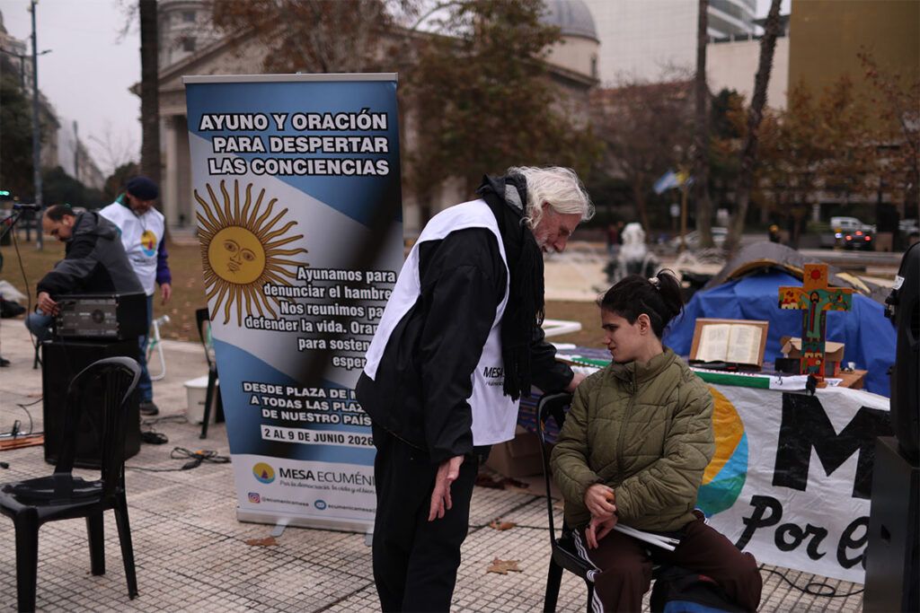 El lujo es la comida: ayuno y oración en Plaza de Mayo frente a los juegos del hambre