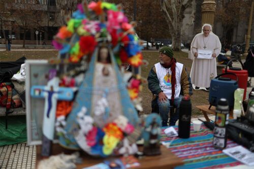 El lujo es la comida: ayuno y oración en Plaza de Mayo frente a los juegos del hambre