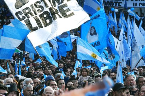 Banderas en su corazón: un Parque Lezama bancando a Cristina Libre