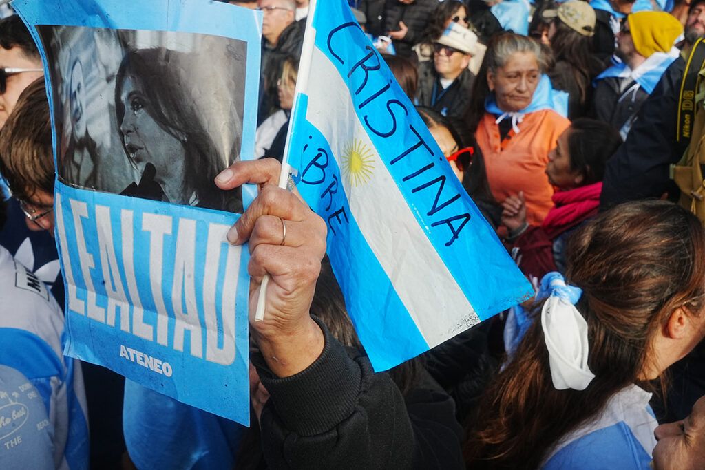 Banderas en su corazón: un Parque Lezama bancando a Cristina Libre 1 Banderas en su corazón: un Parque Lezama bancando a Cristina Libre