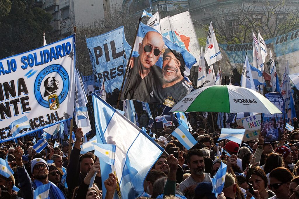Banderas en su corazón: un Parque Lezama bancando a Cristina Libre 4 Banderas en su corazón: un Parque Lezama bancando a Cristina Libre