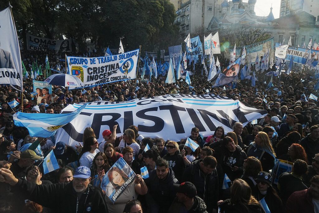Banderas en su corazón: un Parque Lezama bancando a Cristina Libre 8 Banderas en su corazón: un Parque Lezama bancando a Cristina Libre
