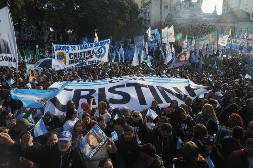 El reclamo por Cristina se suma al clima electoral que vive el peronismo