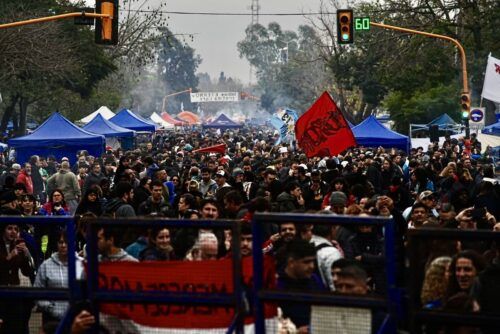 Despedida eterna: miles de personas en el velatorio del Indio Solari en Avellaneda