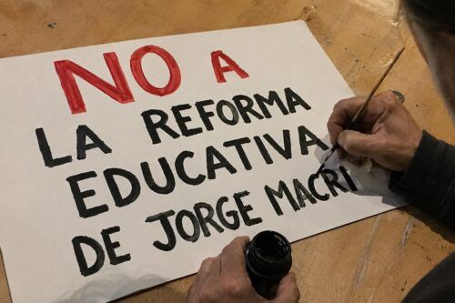 Ante el ajuste y los despidos, docentes secundarios se reúnen para frenar la reforma educativa PRO