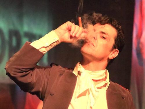 De Edgar Allan Poe a Juan José Castelli: el inesperado viaje teatral de Juan Manuel Correa