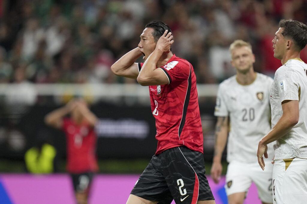 México cosecha tres puntos y una expulsión en el inicio de la Copa 4 México cosecha tres puntos y una expulsión en el inicio de la Copa