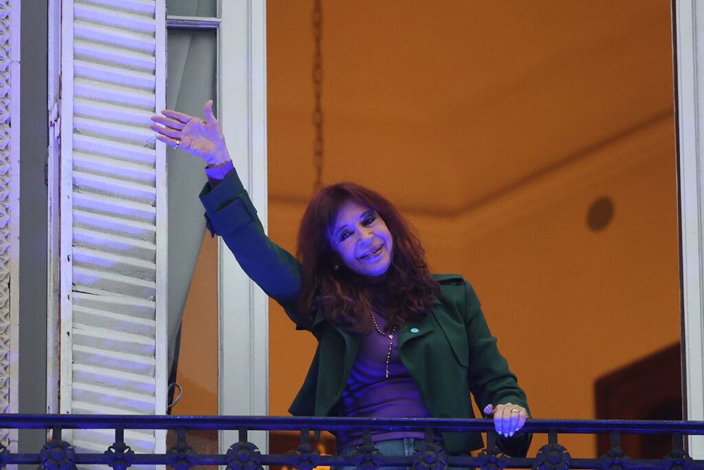A un año de la condena a Cristina, diputados de la Comisión de DDHH y Garantías reclamaron su inmediata libertad 3 A un año de la condena a Cristina, diputados de la Comisión de DDHH y Garantías reclamaron su inmediata libertad