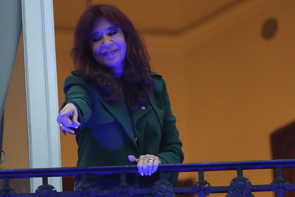 Banderas en tu corazón: la resistencia en San José 1111 a un año del encierro de Cristina 6 Banderas en tu corazón: la resistencia en San José 1111 a un año del encierro de Cristina